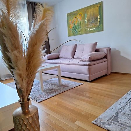 Apartman Lory, Zagreb, Downtown, With Own Parking In The Garage ภายนอก รูปภาพ
