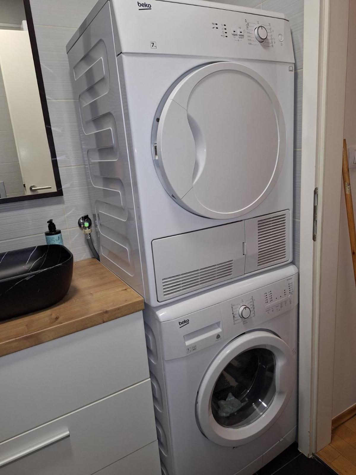 Apartman Lory, Zagreb, Downtown, With Own Parking In The Garage ภายนอก รูปภาพ