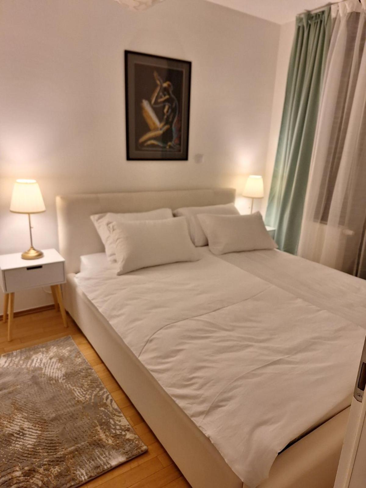Apartman Lory, Zagreb, Downtown, With Own Parking In The Garage ภายนอก รูปภาพ