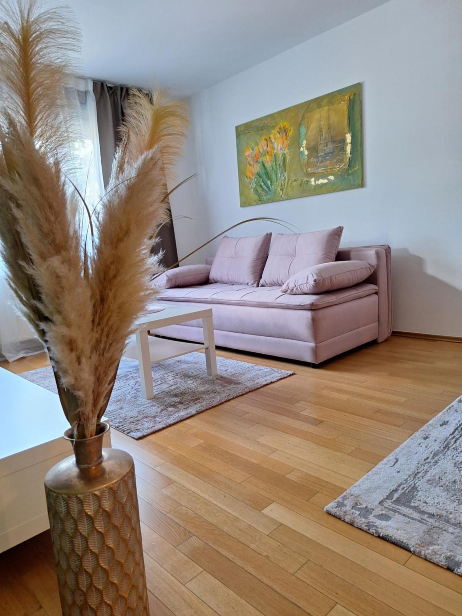 Apartman Lory, Zagreb, Downtown, With Own Parking In The Garage ภายนอก รูปภาพ